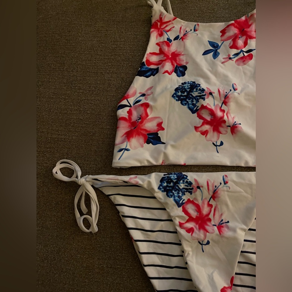 Cupshe reversible bathing suit - Picture 2 of 16